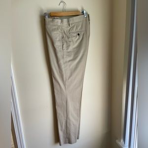 Eddie Bauer khakis 32x32 classic fit